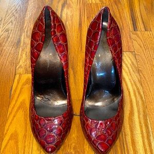 Jessica’s Simpson Snake Pumps